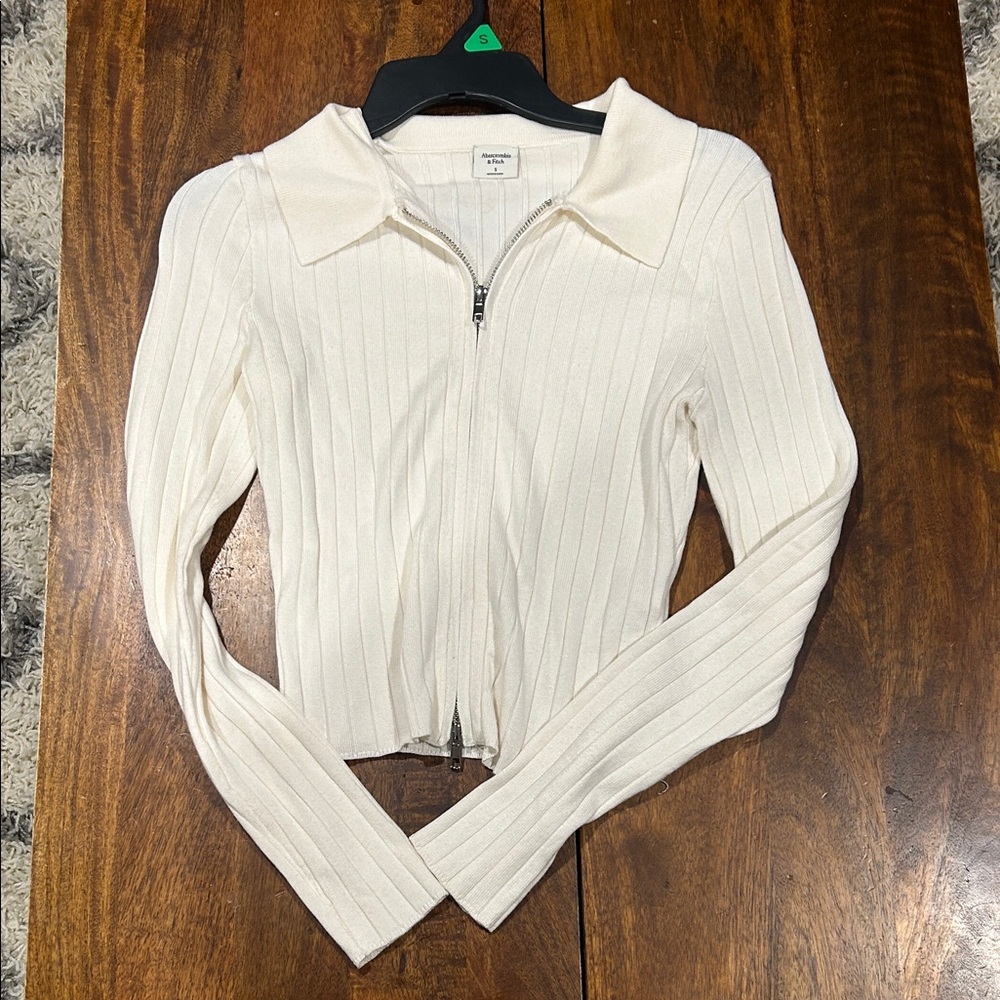 Abercrombie an Fitch Cream Ribbed Button Down Shirt